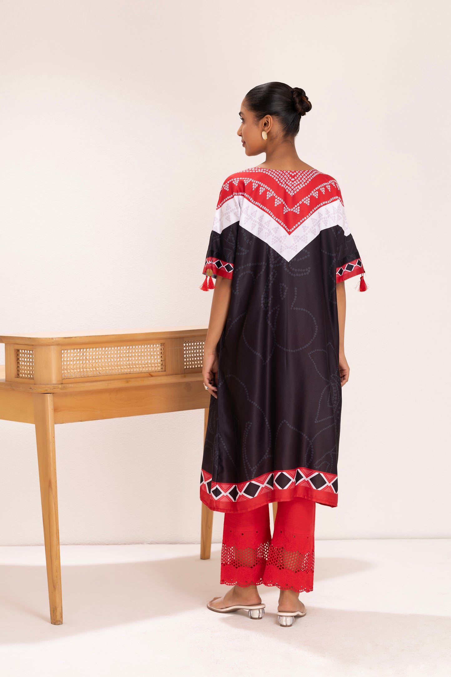 BLACK BANDHANI PRINT NECK KURTA SET