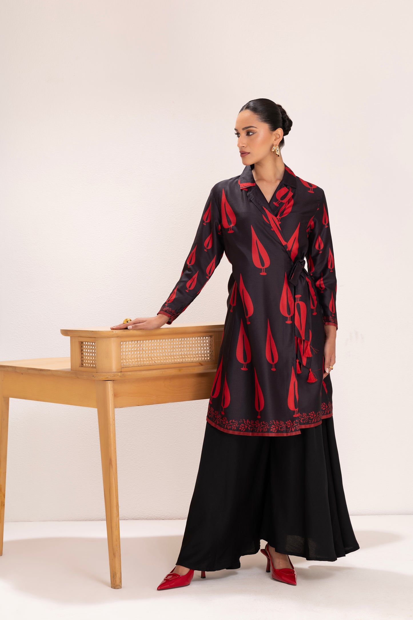 BLACK LEAF MOTIF TRENCH STYLE SET