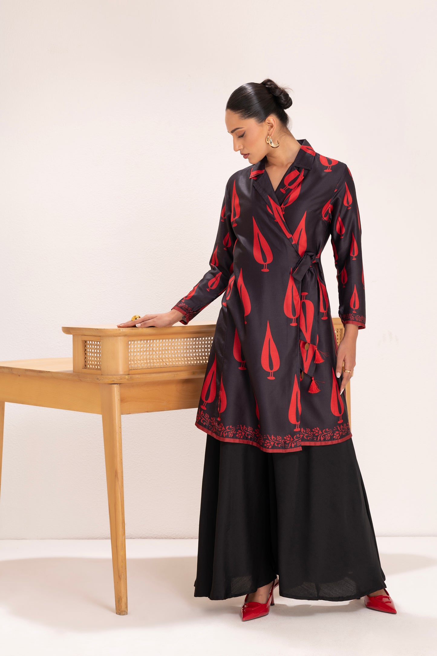BLACK LEAF MOTIF TRENCH STYLE SET