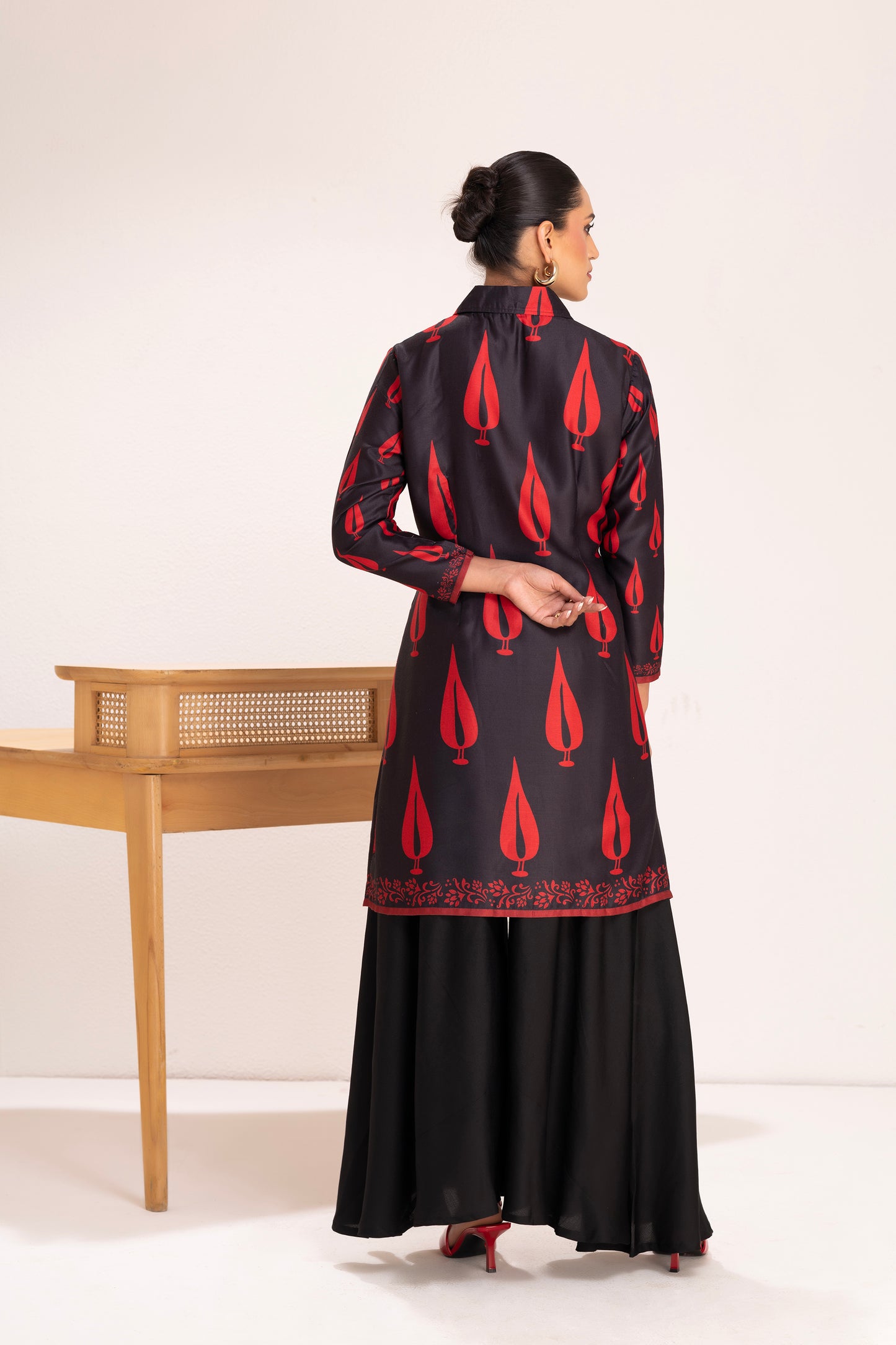 BLACK LEAF MOTIF TRENCH STYLE SET