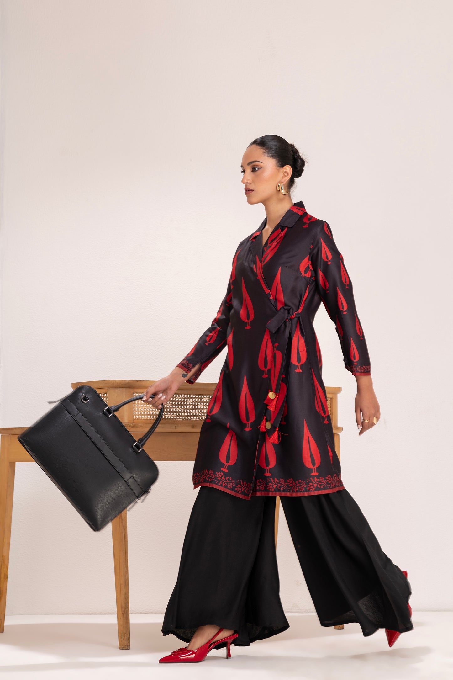 BLACK LEAF MOTIF TRENCH STYLE SET