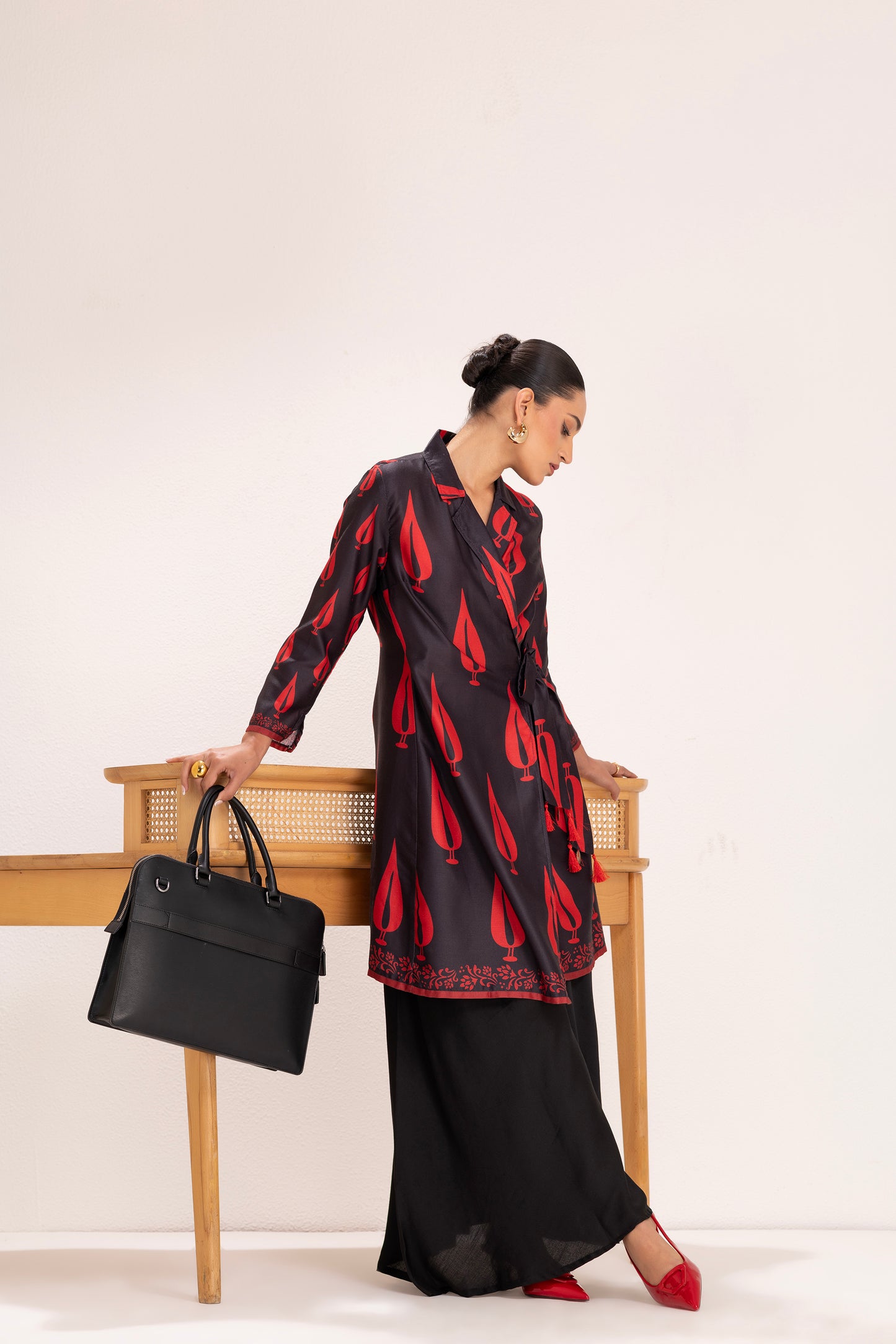 BLACK LEAF MOTIF TRENCH STYLE SET