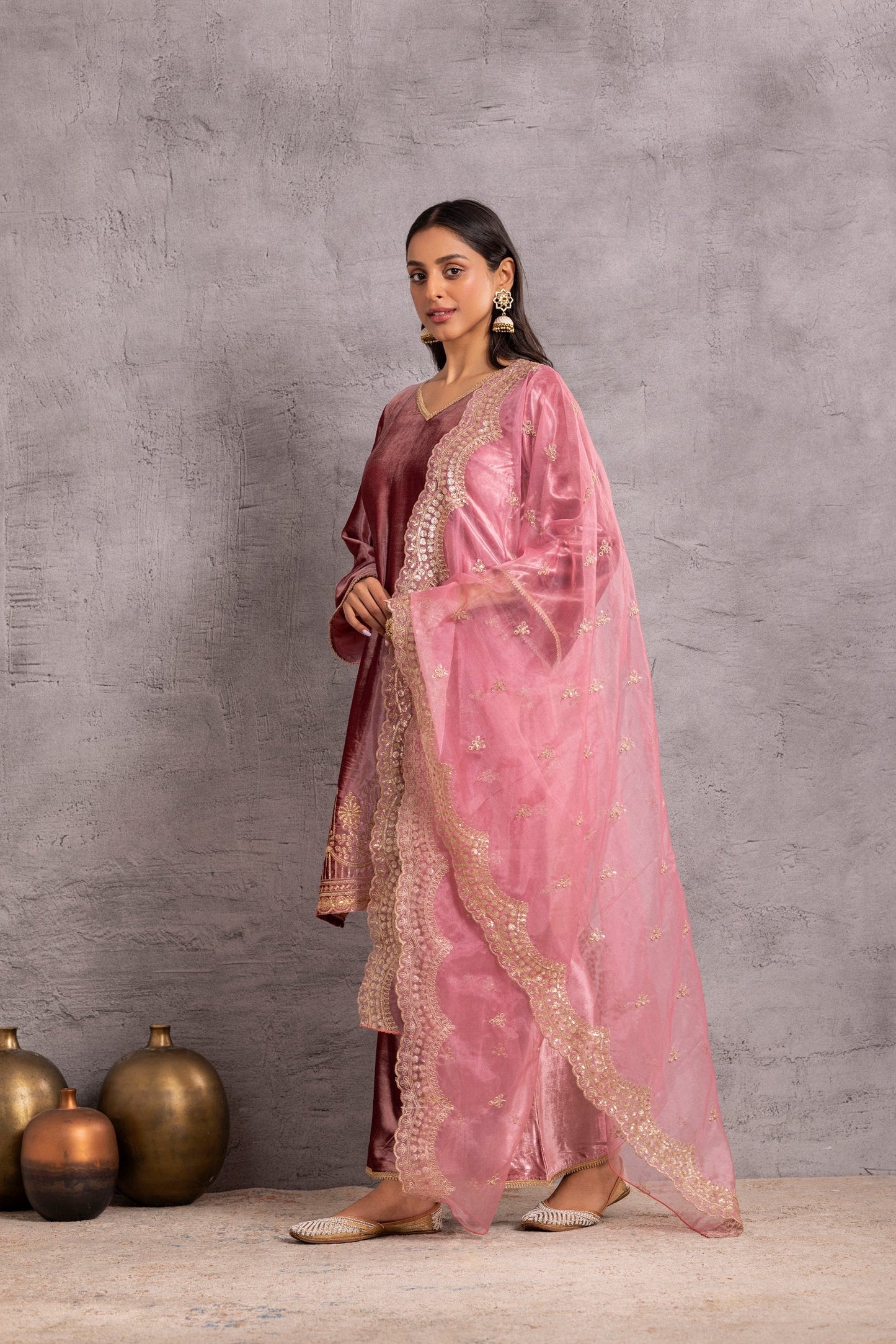 Onion pink velvet suit Set with Organza Dupatta