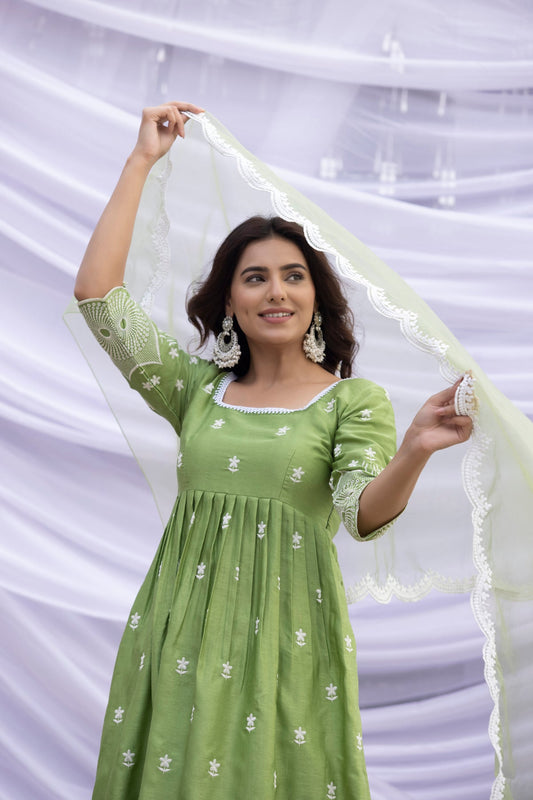 Fern Scallop Embroidered Suit Set with Organza Dupatta