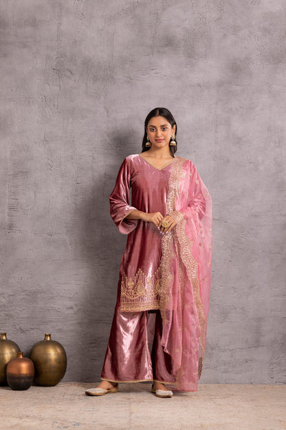 Onion pink velvet suit Set with Organza Dupatta