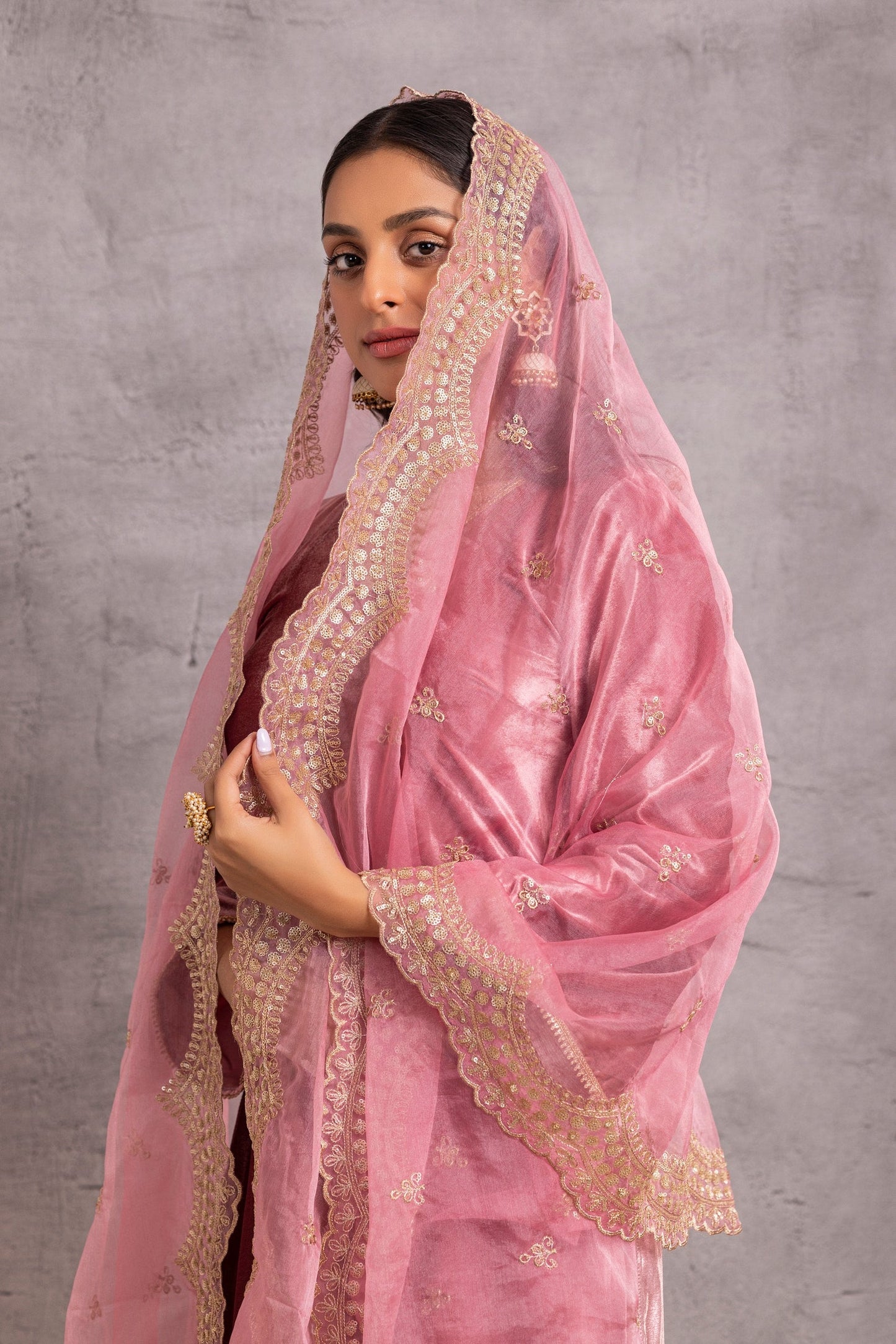 Onion pink velvet suit Set with Organza Dupatta