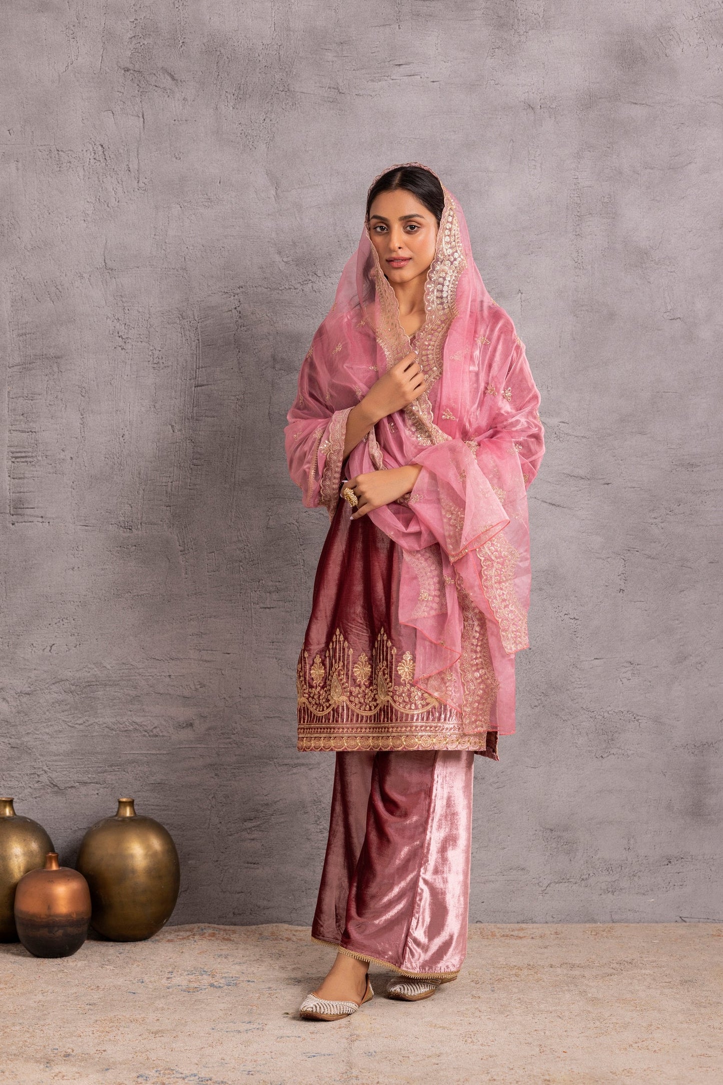 Onion pink velvet suit Set with Organza Dupatta
